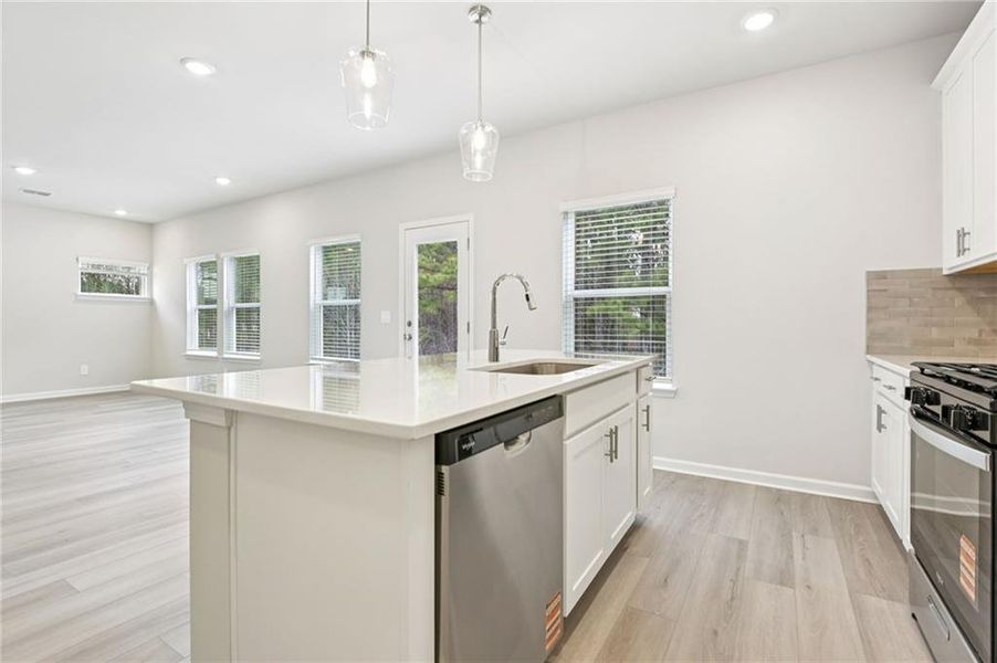 Furnished interior view inside a new home in Ivey Township, Dallas (Image 6).