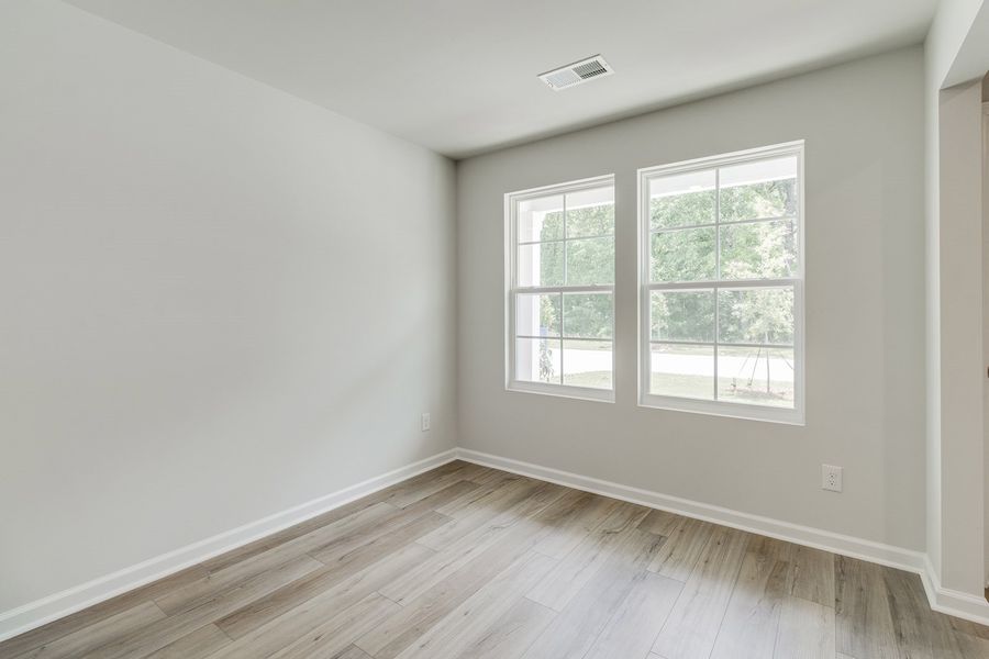 Spacious, unfurnished interior of a new home in Bluefield, Lexington (Image 13).