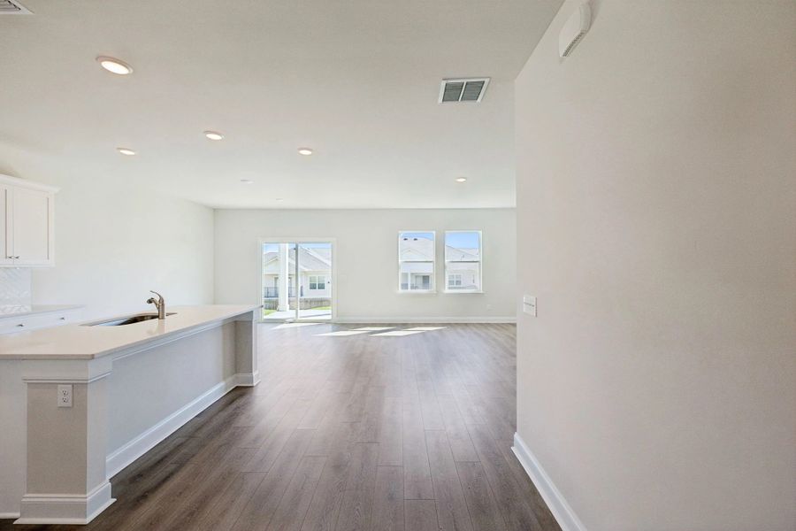 Spacious, unfurnished interior of a new home in Cades Bluff, Lebanon (Image 27).