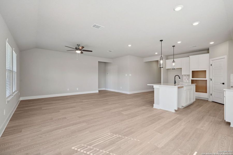 Spacious, unfurnished interior of a new home in Carmel Ranch, Schertz (Image 19). Spacious, unfurnished interior of a new home in Carmel Ranch, Schertz (Image 19).