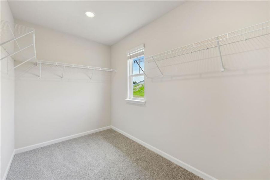 Spacious, unfurnished interior of a new home in Ivey Township, Dallas (Image 24).