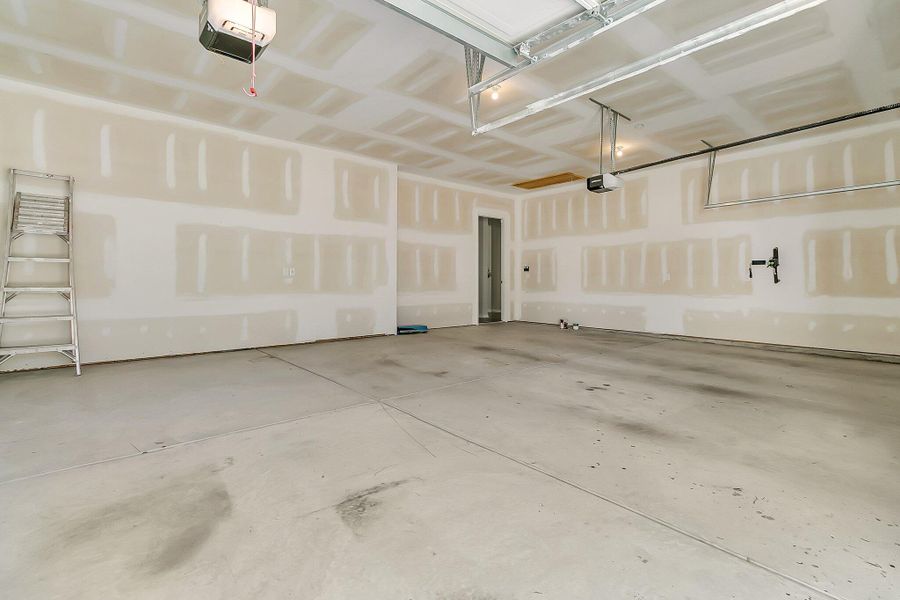 Spacious, unfurnished interior of a new home in Horizons at Summers Corner | 55+: The Legends, Summerville (Image 19).