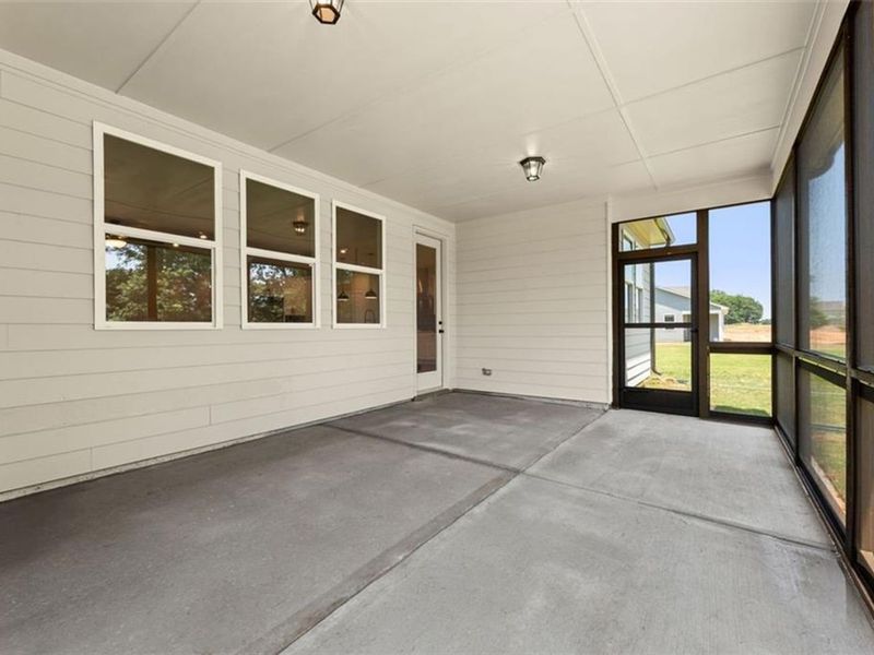 Spacious, unfurnished interior of a new home in Wehunt Meadows, Hoschton (Image 24).