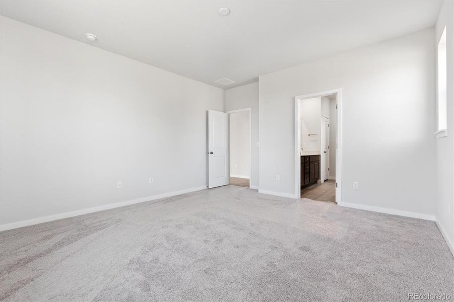 Spacious, unfurnished interior of a new home in Sweetgrass, Dacono (Image 15).