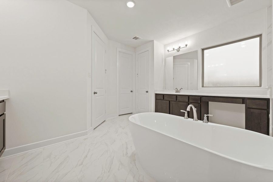 Furnished interior view inside a new home in Candela – 60', Richmond (Image 4).