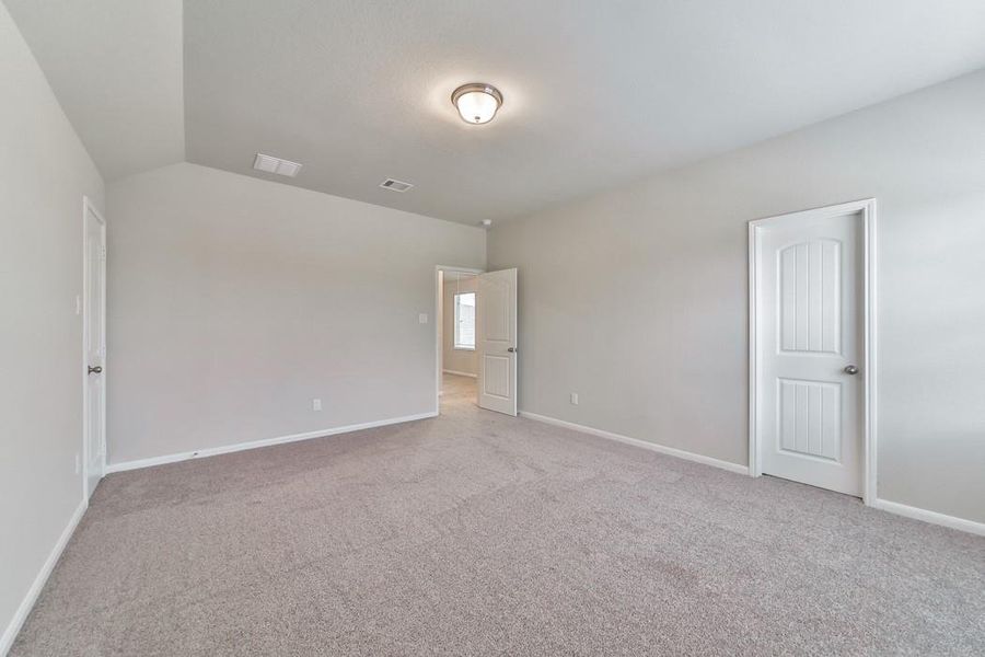 Spacious, unfurnished interior of a new home in Montgomery Ridge: Landmark Collection, Montgomery (Image 18).