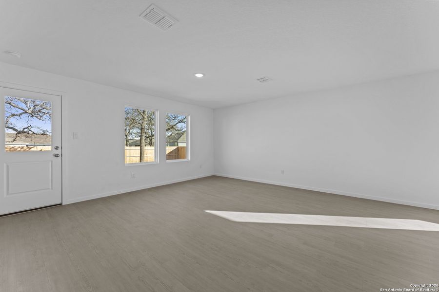 Spacious, unfurnished interior of a new home in Friendship Oaks, Fredericksburg (Image 17).