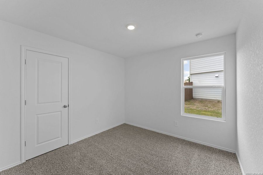 Spacious, unfurnished interior of a new home in Avenida, Converse (Image 26).