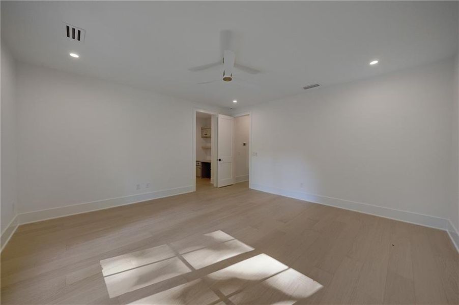 Spacious, unfurnished interior of a new home in , Alpharetta (Image 54).