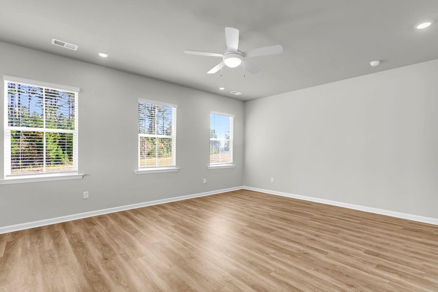 Spacious, unfurnished interior of a new home in Wildcat Chase, Summerville (Image 27).