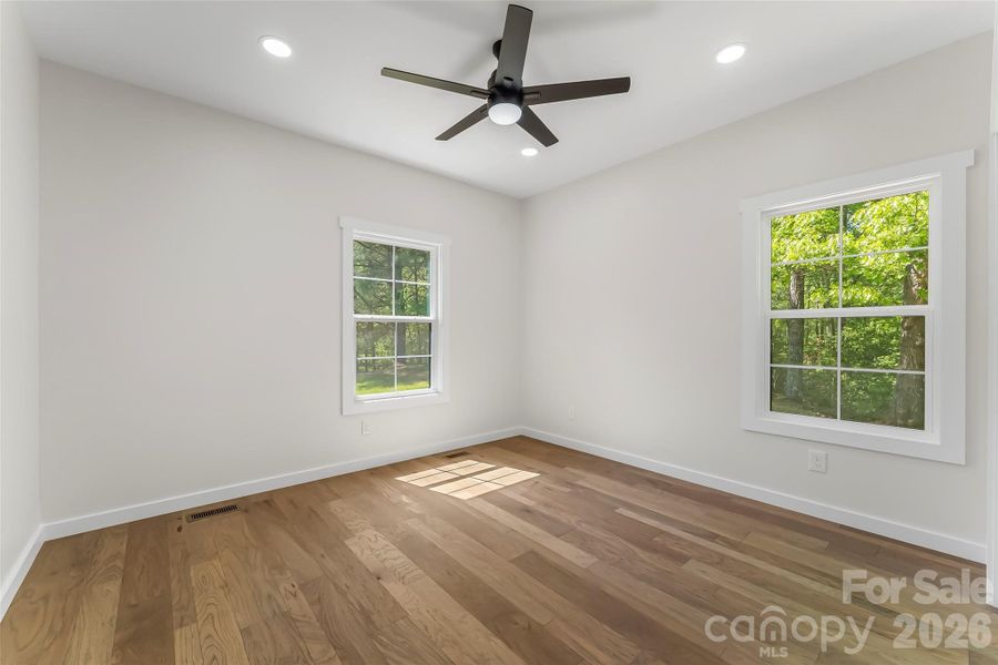 Spacious, unfurnished interior of a new home in , Marion (Image 35).