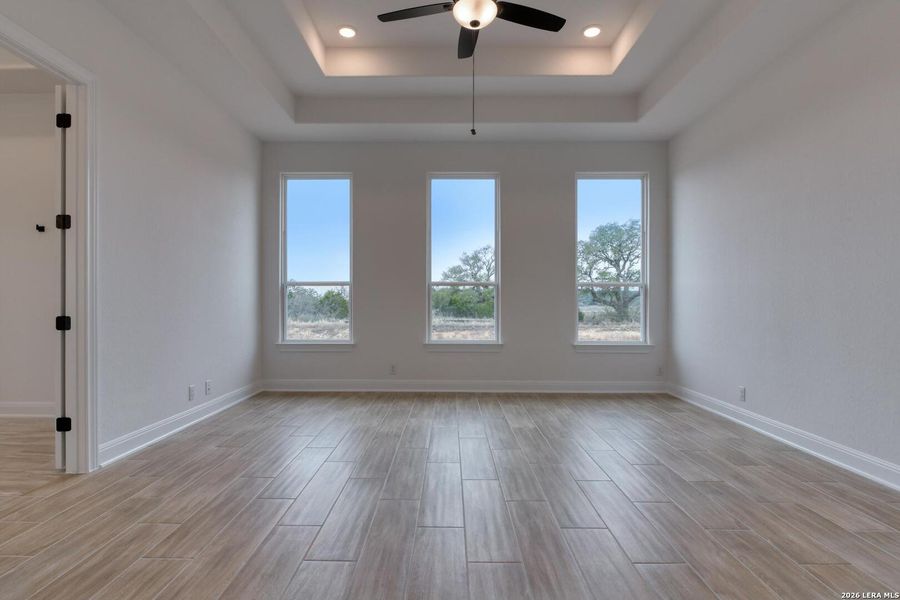 Spacious, unfurnished interior of a new home in Waldsanger, New Braunfels (Image 13).