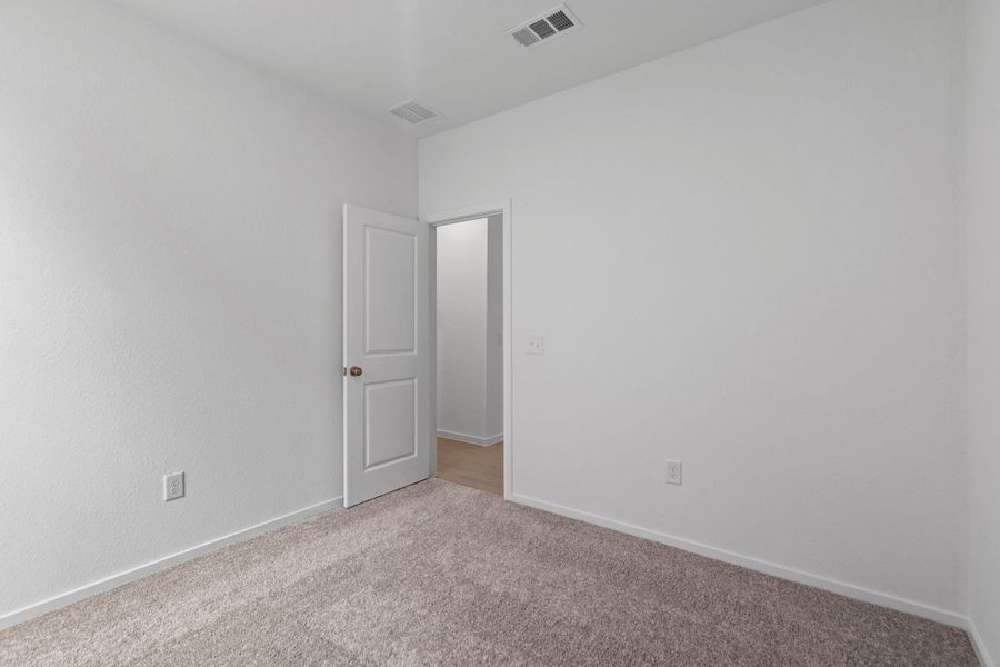 Spacious, unfurnished interior of a new home in Mavera, Conroe (Image 18).