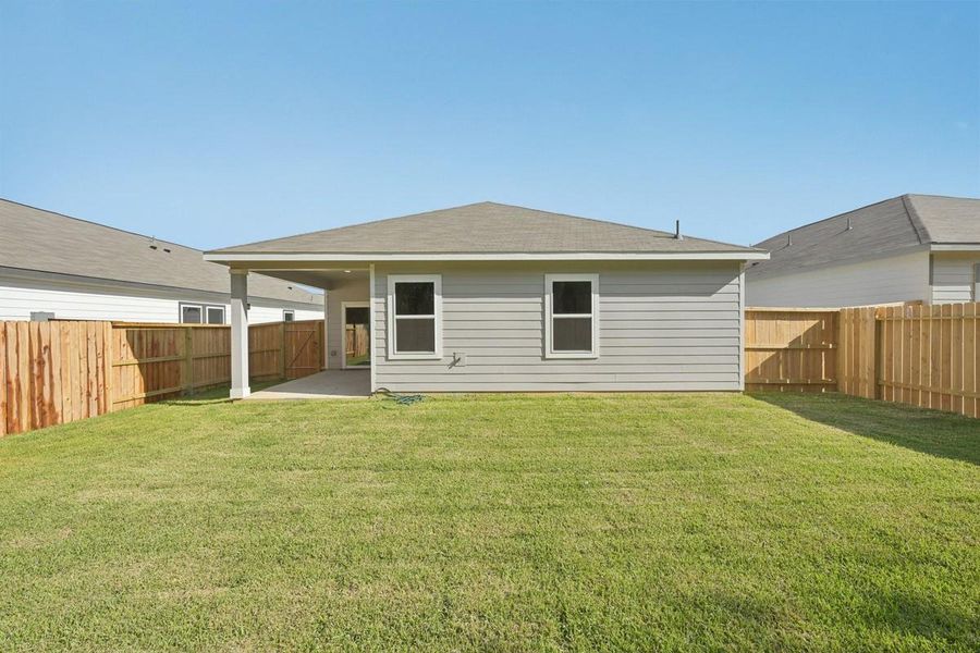 Exterior details and patio area of a home in Willow Springs, Buda (Image 3).