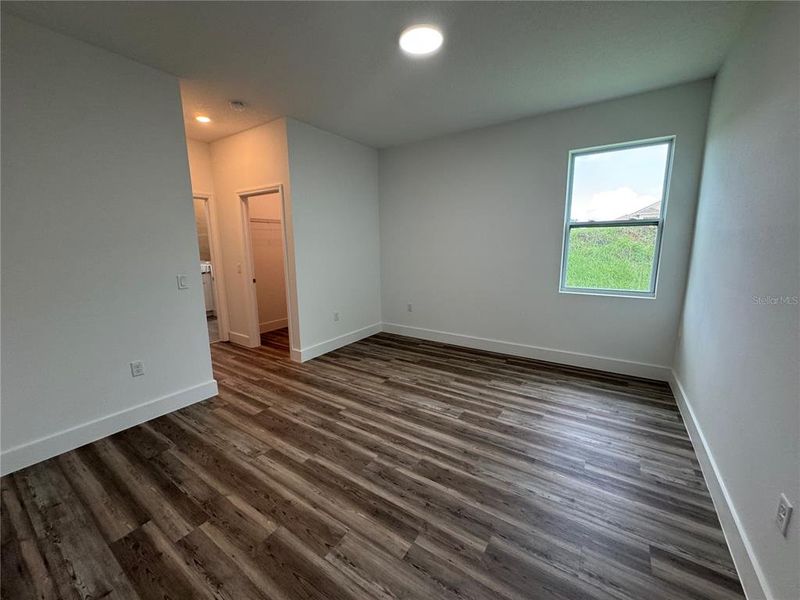 Spacious, unfurnished interior of a new home in , Ocala (Image 13).