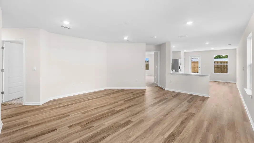 Spacious, unfurnished interior of a new home in Park Place, Panama City (Image 12). Spacious, unfurnished interior of a new home in Park Place, Panama City (Image 12).