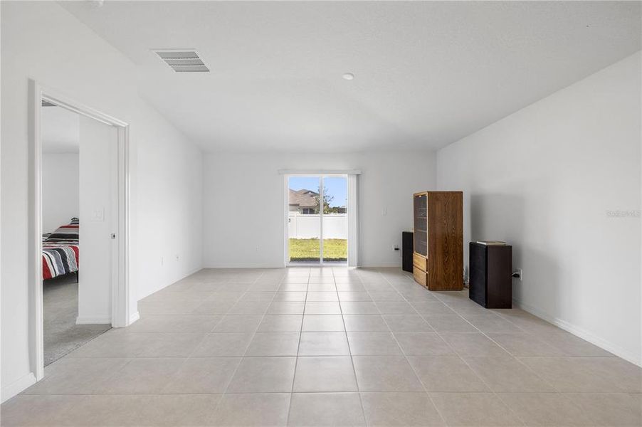 Spacious, unfurnished interior of a new home in Wind Meadows South, Bartow (Image 42).