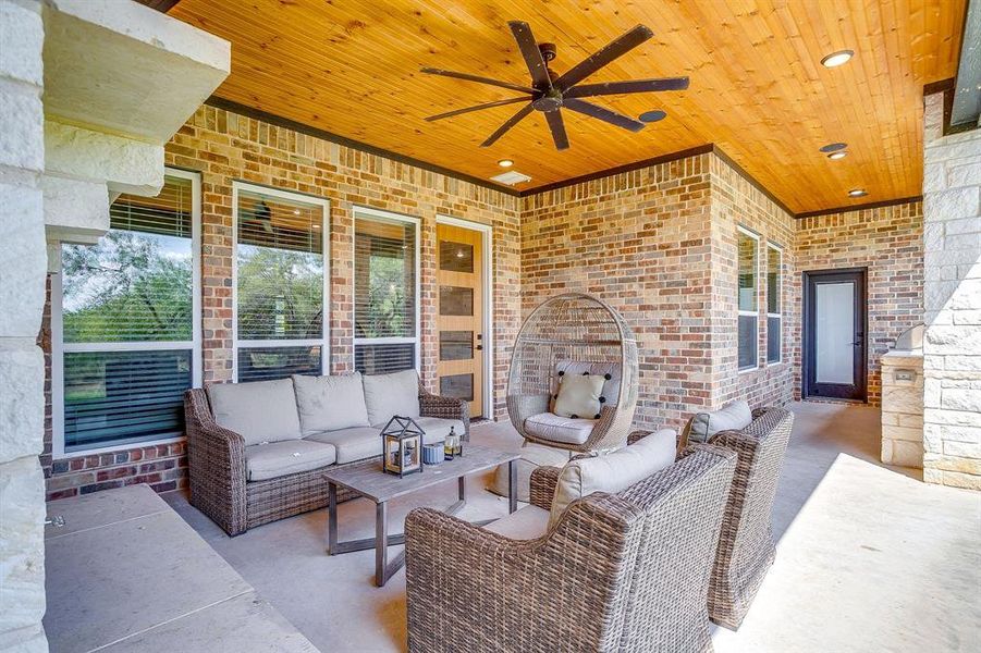 Exterior details and patio area of a home in , Weatherford (Image 18).
