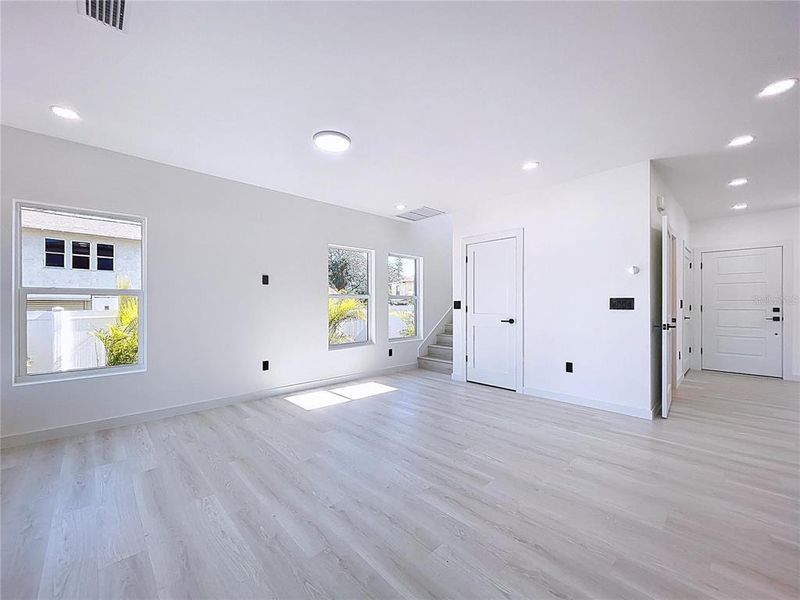 Spacious, unfurnished interior of a new home in , St. Petersburg (Image 69).