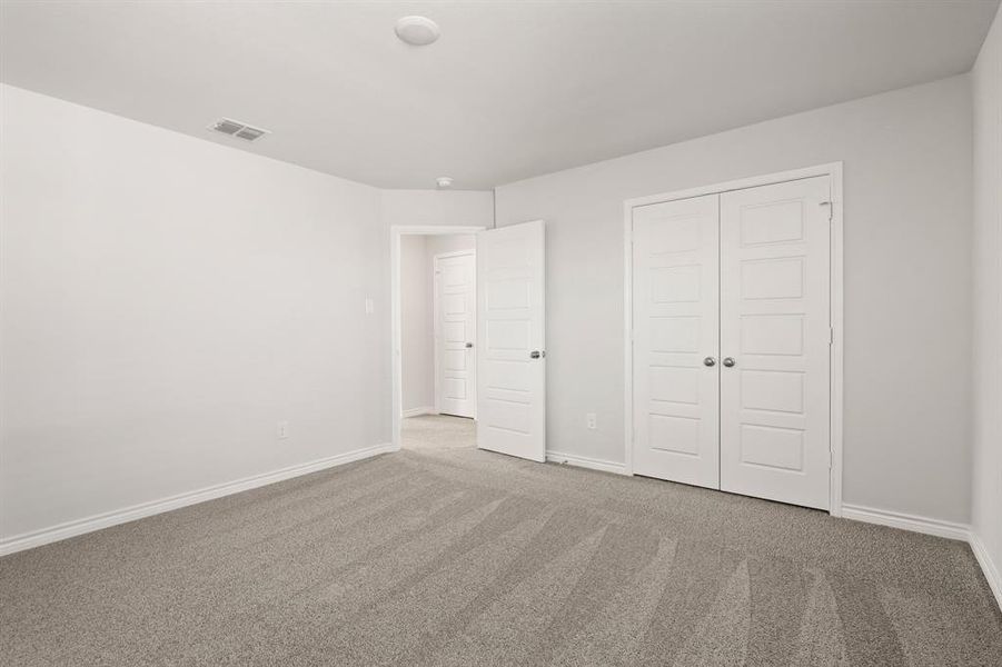 Spacious, unfurnished interior of a new home in Sycamore Landing, Fort Worth (Image 19).