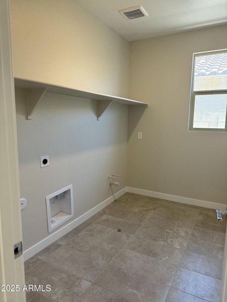 BR45 Lot 210 Laundry