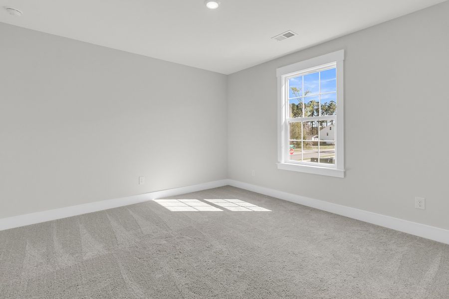Spacious, unfurnished interior of a new home in Six Oaks, Summerville (Image 39).