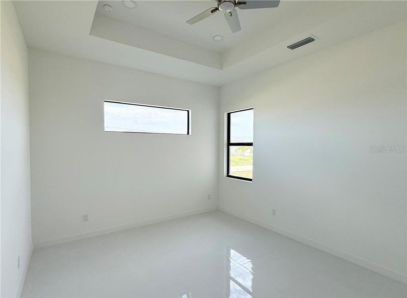 Spacious, unfurnished interior of a new home in , Cape Coral (Image 34).