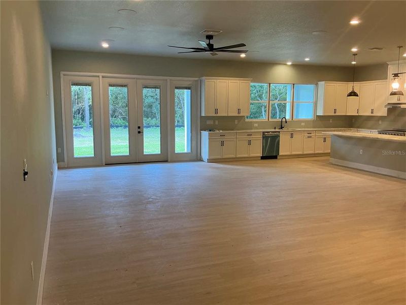 Spacious, unfurnished interior of a new home in , Deland (Image 19).