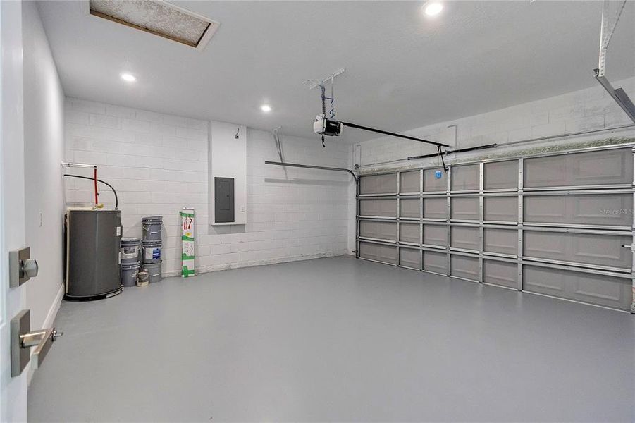 Spacious, unfurnished interior of a new home in , Ocala (Image 21).