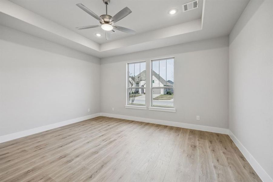 Spacious, unfurnished interior of a new home in Dove Hollow, Waxahachie (Image 21). Spacious, unfurnished interior of a new home in Dove Hollow, Waxahachie (Image 21).