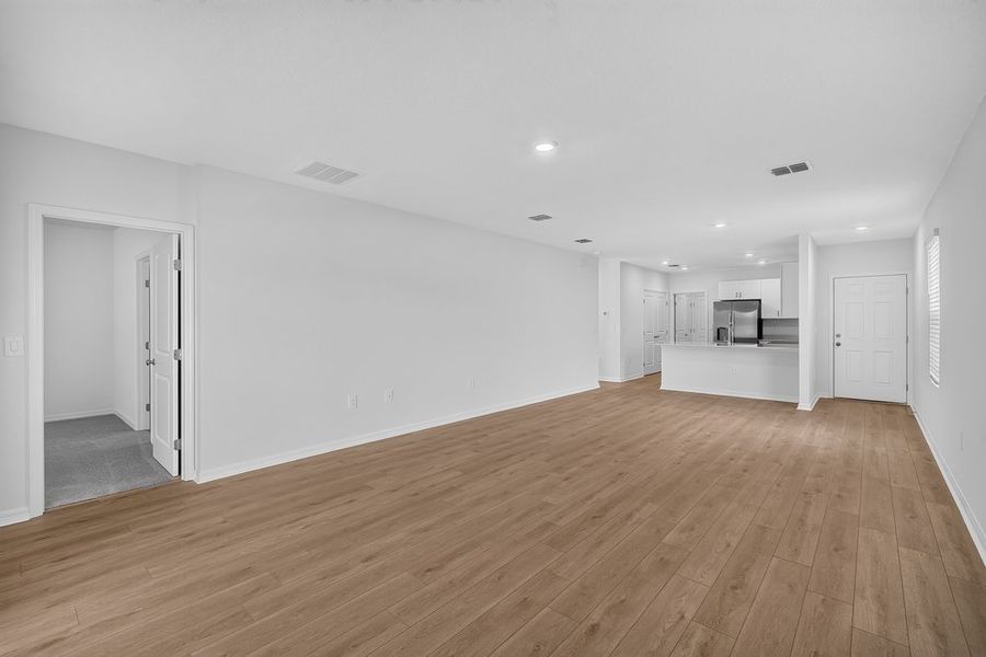 Spacious, unfurnished interior of a new home in Palm Wind, Hudson (Image 9).