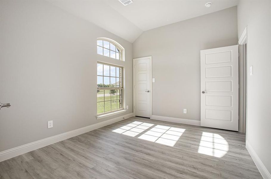 Spacious, unfurnished interior of a new home in , Waxahachie (Image 24).