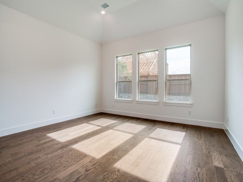 Spacious, unfurnished interior of a new home in Legacy Gardens, Prosper (Image 29).