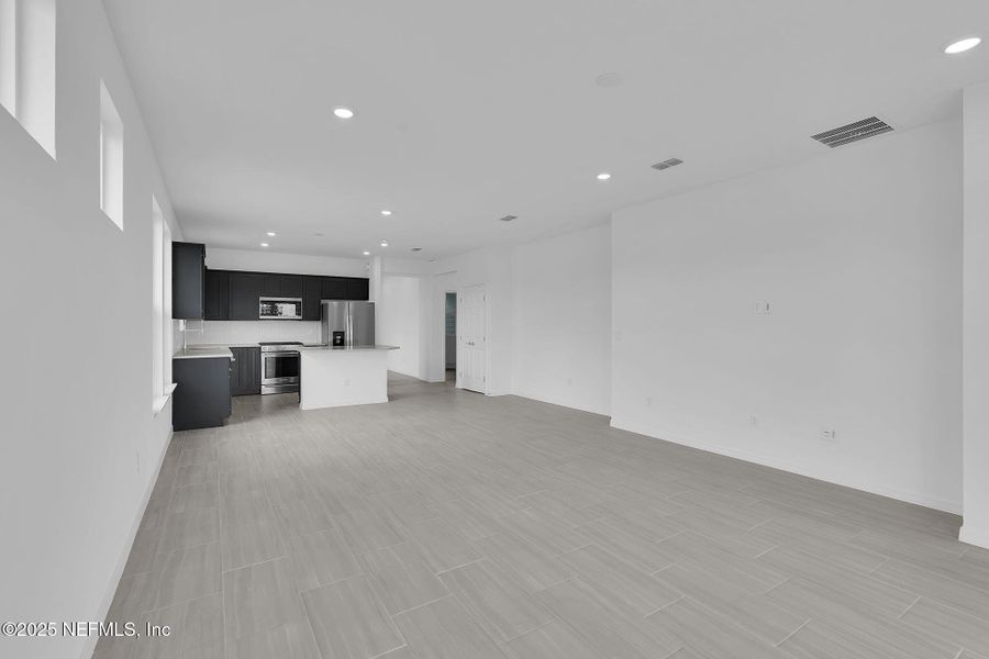 Spacious, unfurnished interior of a new home in Del Webb Wildlight, Yulee (Image 17).