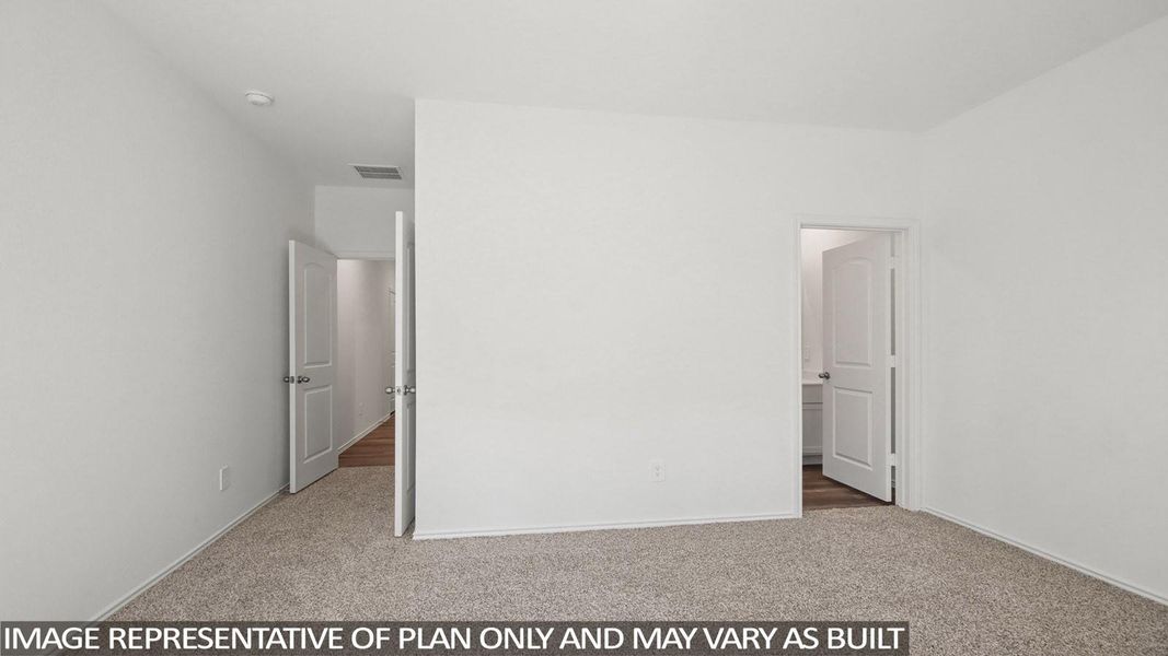 Spacious, unfurnished interior of a new home in East Williams Cove, Conroe (Image 14).