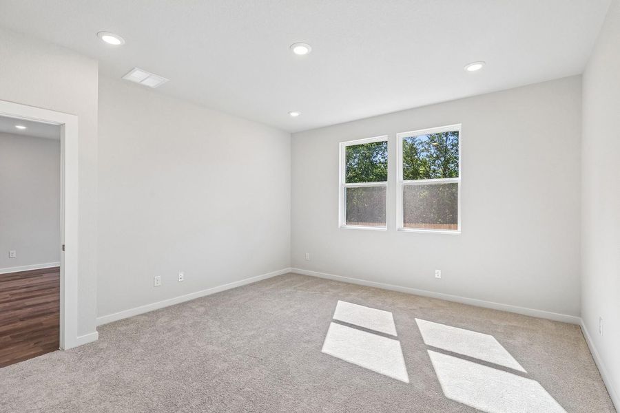 Spacious, unfurnished interior of a new home in Trinity Ranch, Elgin (Image 28).