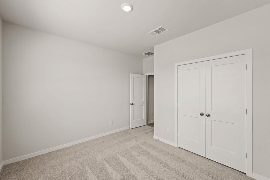 Spacious, unfurnished interior of a new home in Caney Mills, Conroe (Image 21).