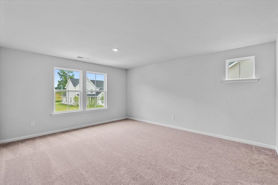 Spacious, unfurnished interior of a new home in Fieldstone, Lexington (Image 31).