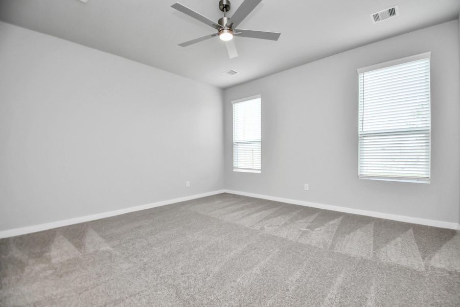 Spacious, unfurnished interior of a new home in Olympia Fields, Fresno (Image 19).