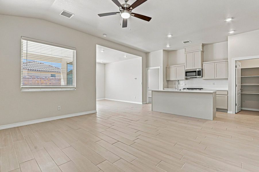 Spacious, unfurnished interior of a new home in Paseos Del Este, El Paso (Image 48).