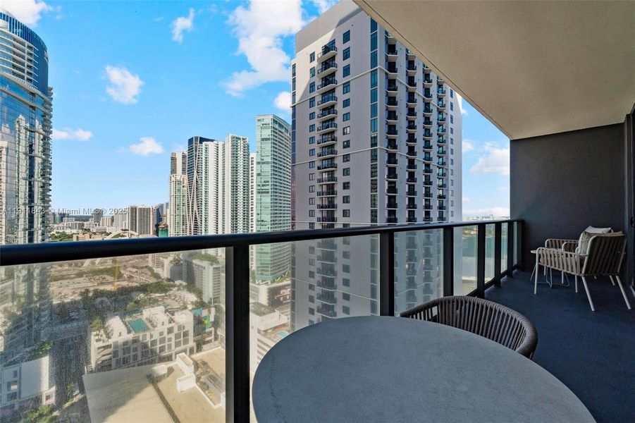 Condo located in Miami, FL showcasing its design and architecture (Image 4).