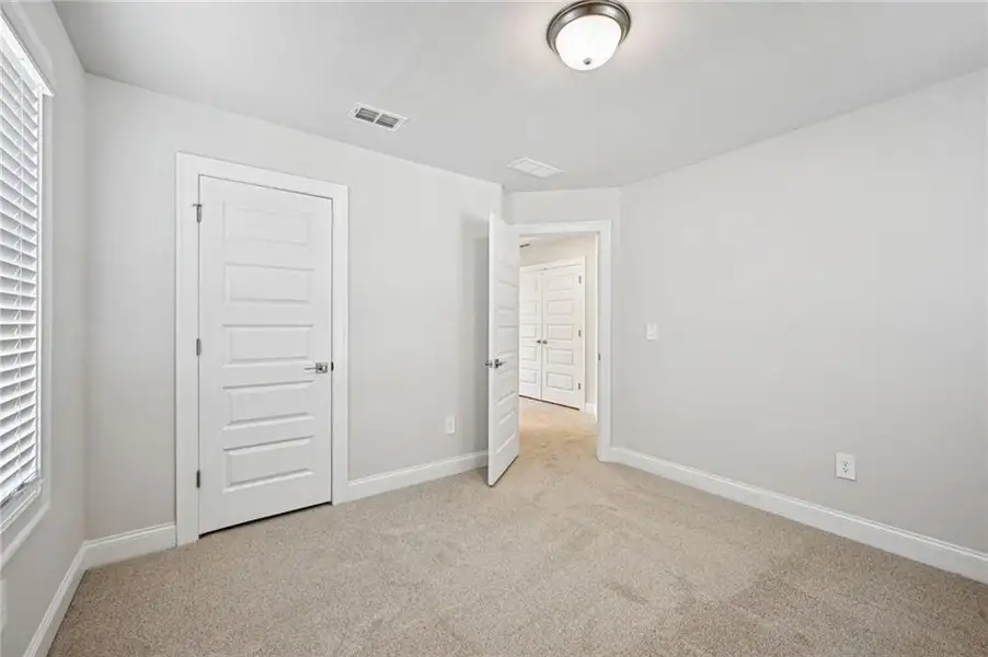 Spacious, unfurnished interior of a new home in , Lawrenceville (Image 36).