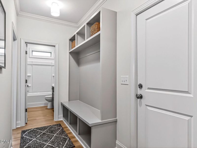 019-1280x960-owners-entry