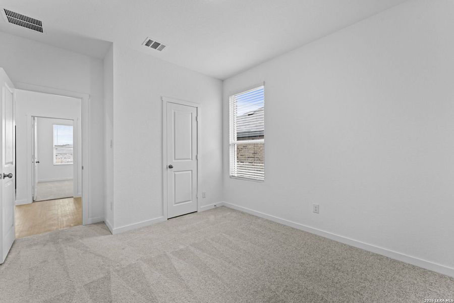 Spacious, unfurnished interior of a new home in Sky Ranch, New Braunfels (Image 20).