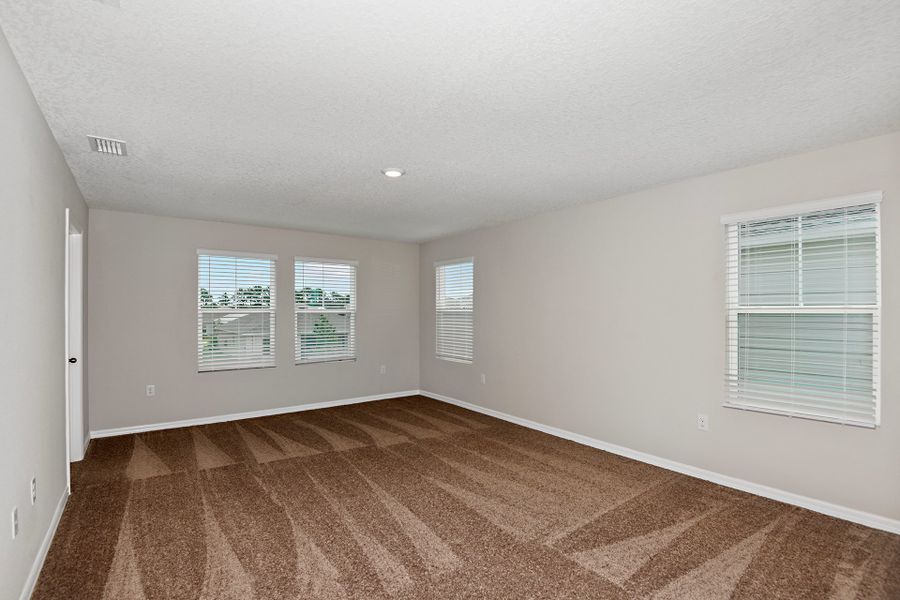 Spacious, unfurnished interior of a new home in Pasadena Ridge, Dade City (Image 21).