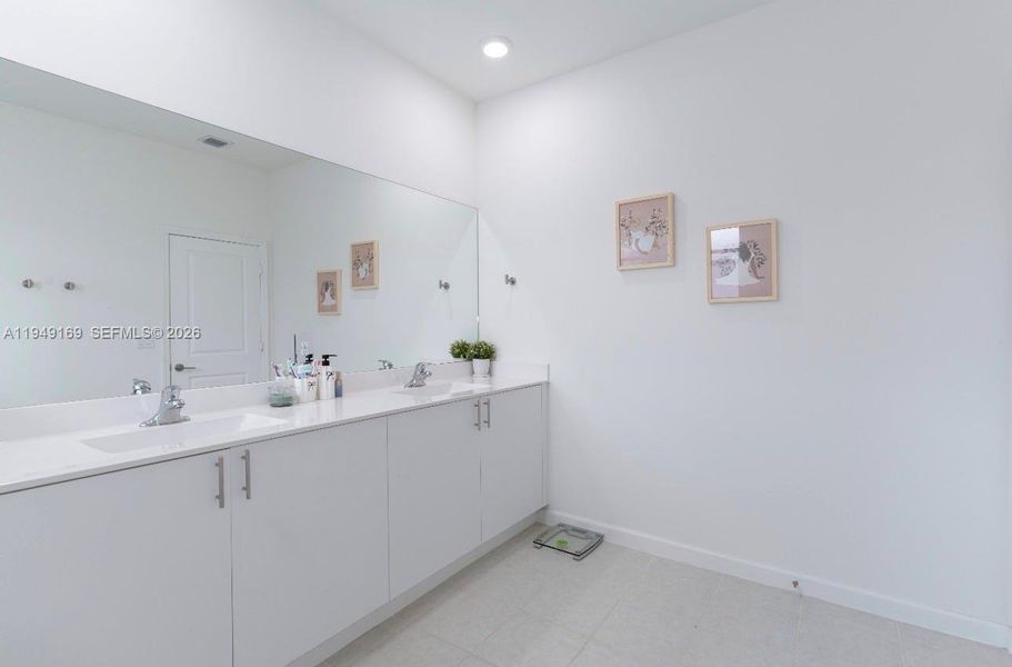 Furnished interior view inside a new home in , Homestead (Image 9).