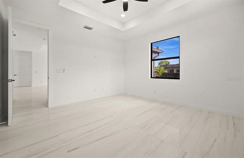 Spacious, unfurnished interior of a new home in , Cape Coral (Image 29).