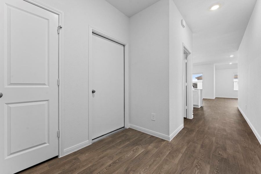 Spacious, unfurnished interior of a new home in Trace, San Marcos (Image 8).