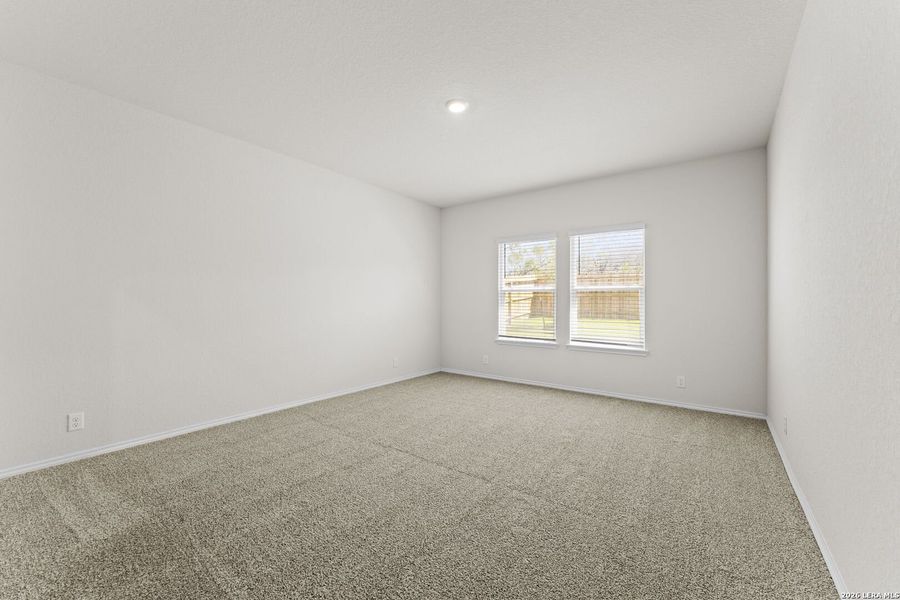 Spacious, unfurnished interior of a new home in Hunters Ranch, San Antonio (Image 22).