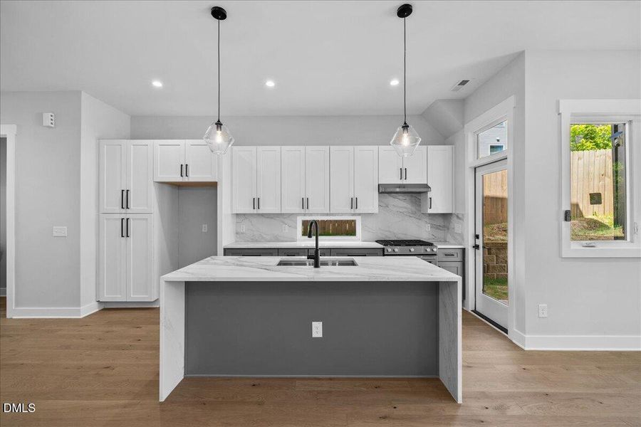 541 Bragg Kitchen